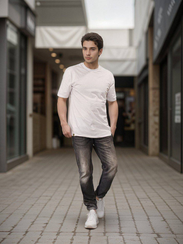 تیشرت سفید ساده مردانه از جنس پنبه خالص، سبک و راحت، مناسب استفاده روزمره