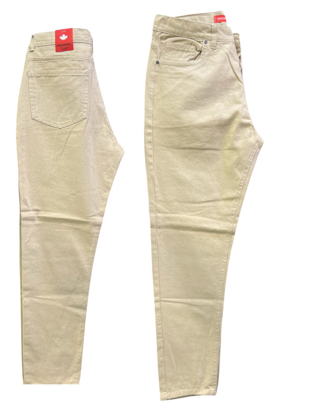 شلوار مام فیت نخودی مردانه با طراحی راحت و استایل کژوال، پارچه نخودی با کیفیت بالا مناسب استفاده روزمره و رسمی غیررسمی