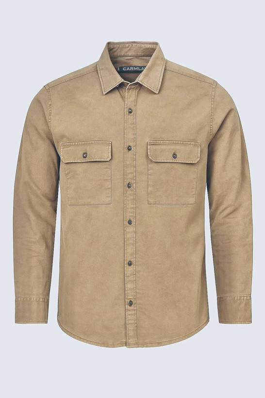 پیراهن کتان مردانه نخودی با دو جیب روی سینه، مناسب استایل روزمره و رسمی