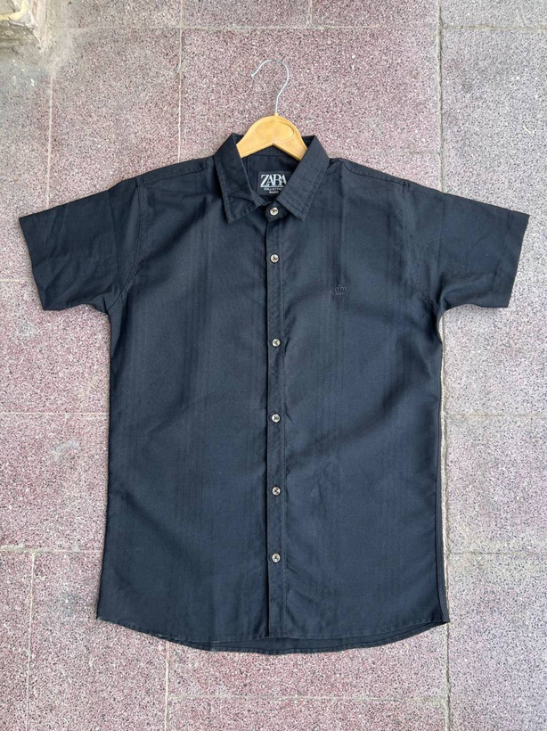 پیراهن پنبهای مردانه طرحدار مشکی، مناسب استایل رسمی و روزمره شیک