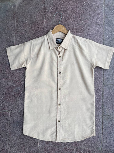 پیراهن پنبهای مردانه طرحدار رنگ کرم، مناسب استایل روزمره و رسمی با دوخت باکیفیت