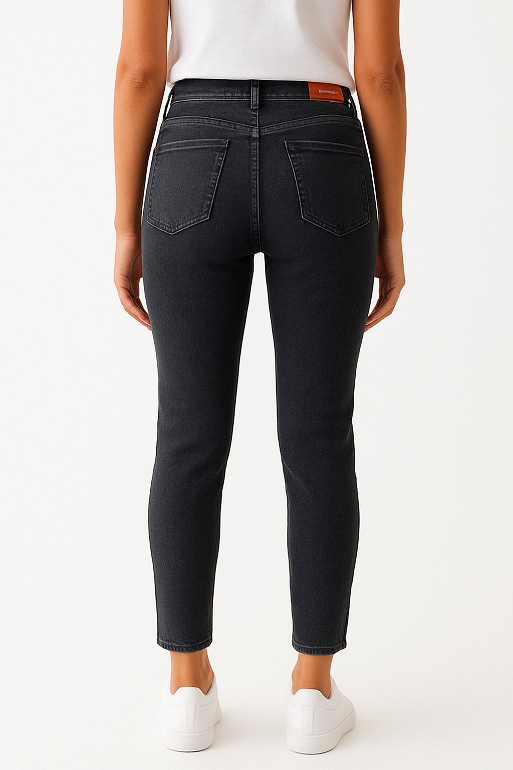 ستایل اسکینی زنانه، شلوار جین ذغالی کلاسیک