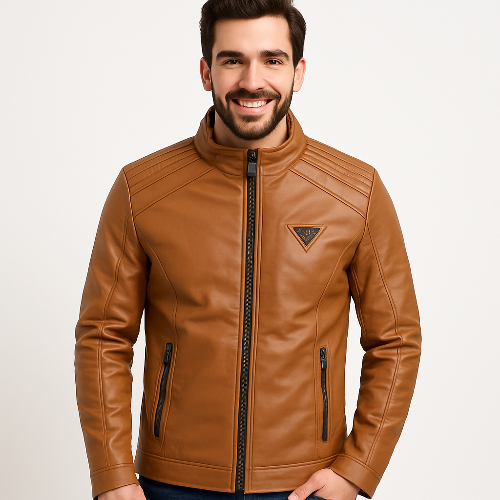 کت چرمی مردانه عسلی با طراحی شیک و کلاسیک، دو جیب کاربردی و زیپ باکیفیت، مناسب استایل پاییزه و زمستانه،
