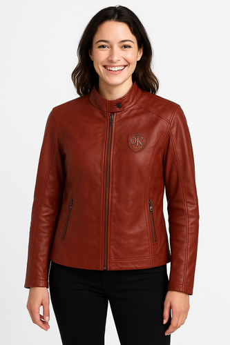 کت چرمی زنانه مشکی با دوخت حرفهای و طراحی مدرن – مناسب استایل پاییزی و زمستانی